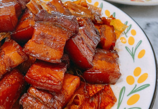 红烧肉里面加什么配菜最好吃？