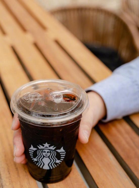 星巴克咖啡加盟费多少钱?2025年最新加盟条件全解析