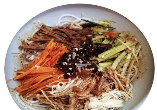 馨隆酸菜鱼米线加盟产品图片