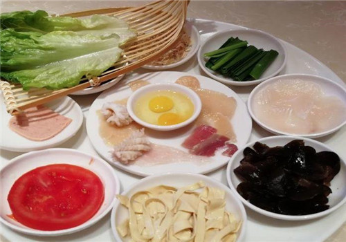 苗家源老坛酸菜鱼米线加盟产品图片